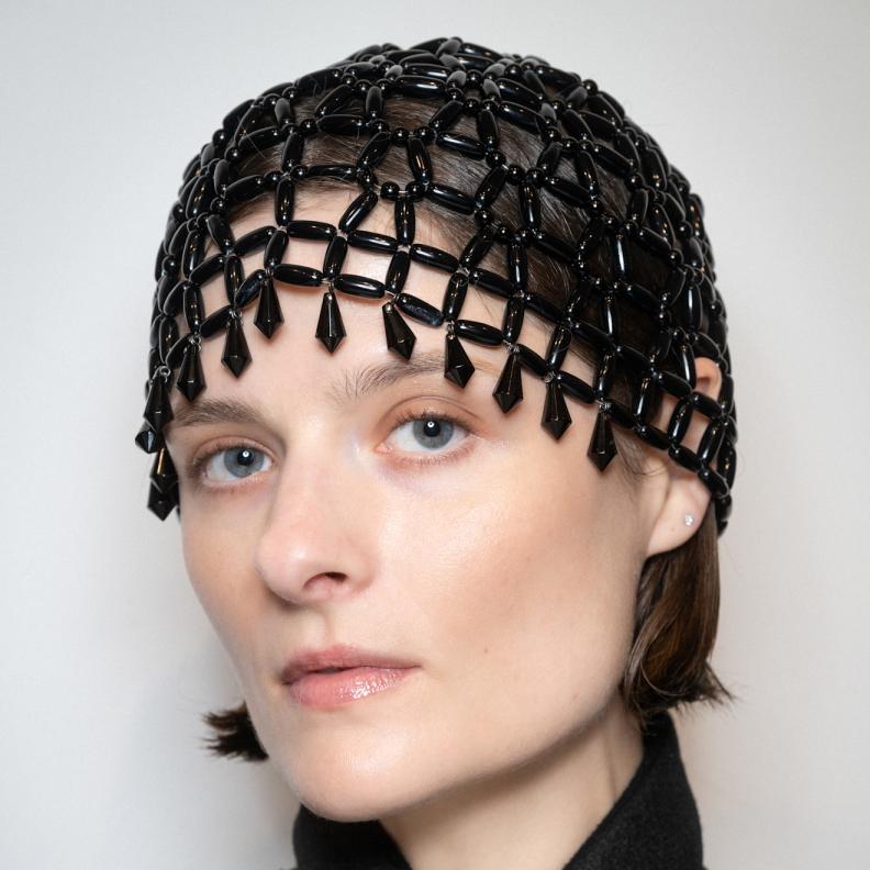 أكسسوارات شعر جريئة ومبتكرة تبعد عنك ملل الشتاء