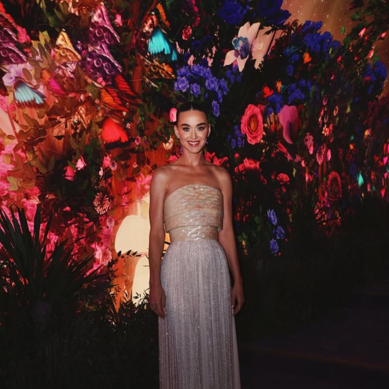 Katy Perry باطلالة من وعد العقيلي تصوير راني فواز