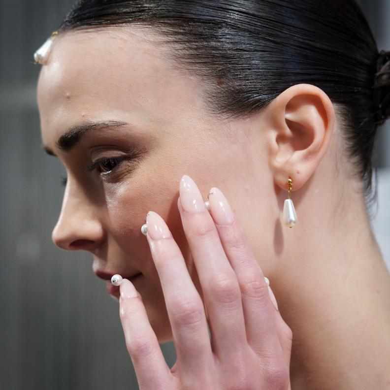 ألوان مناكير الربيع تغني إختياراتك الجمالية