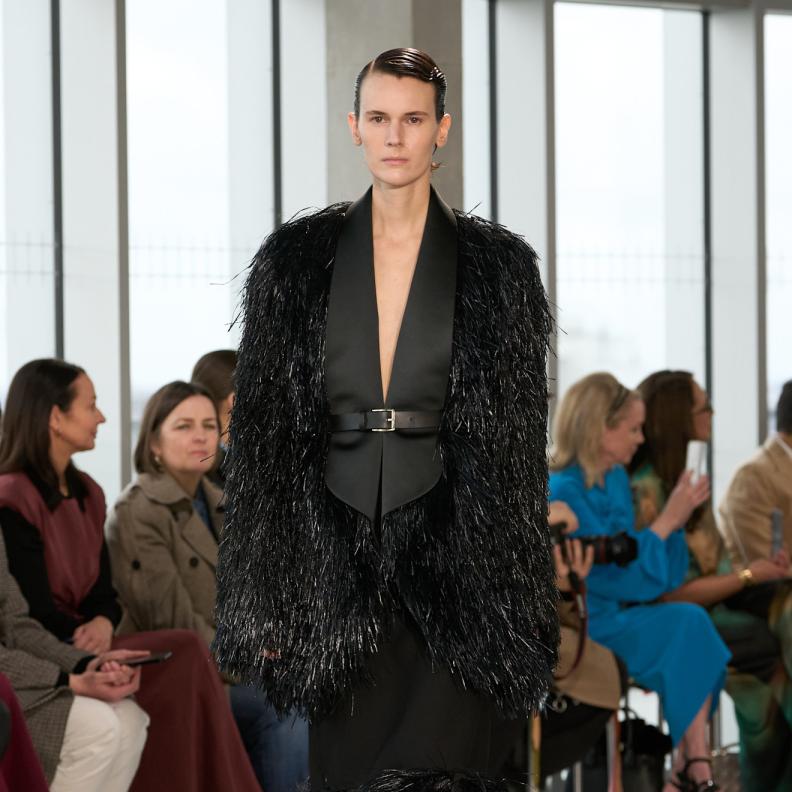 تنورة سوداء من Roksanda 