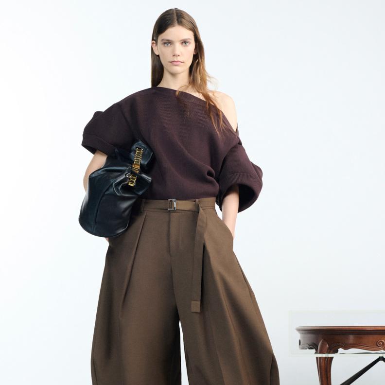 الجيل زد يفضل الملابس الفضفاضة Sacai 