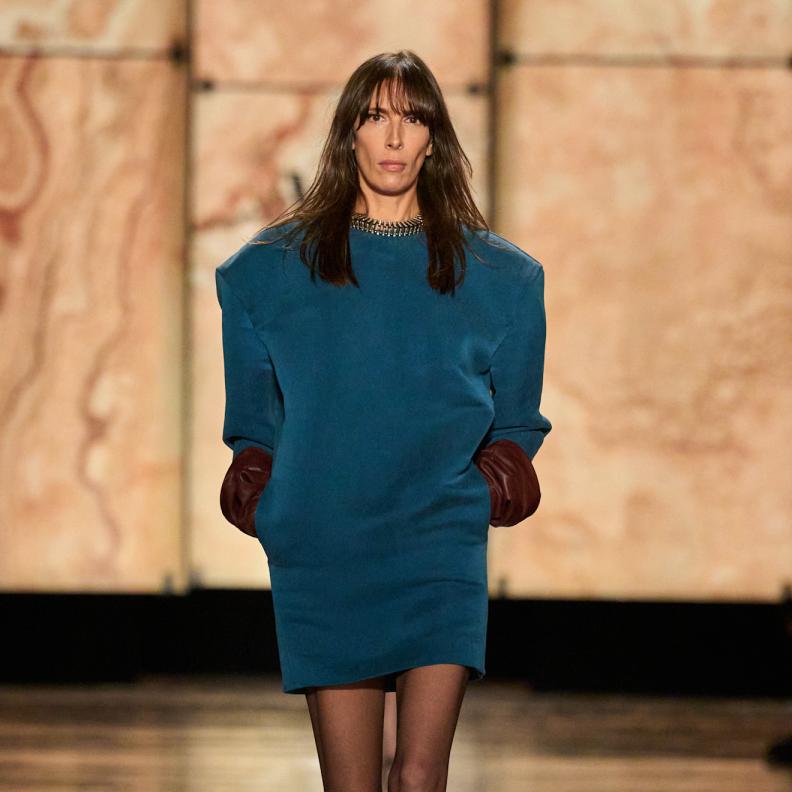 فساتين الثمانينيات تبرز في شتاء 2026