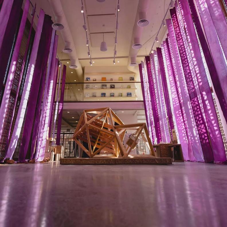 دليلك الكامل لفعاليات مهرجان فنون العلا 2026… حين تتحوّل الطبيعة إلى منصة عالمية للإبداع