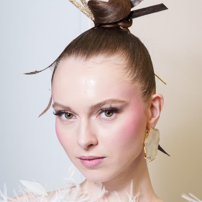 رسمات مكياج استثنائية في اليوم الأول من أسبوع الهوت كوتور لربيع 2026