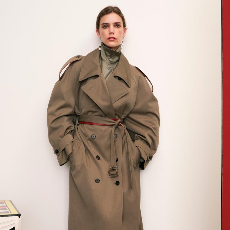 كيف تعيدين إحياء قطع "الريترو" بروح ريزورت 2026