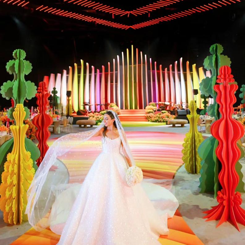 الفستان الأبيض والطرحة من تصميم maliche official