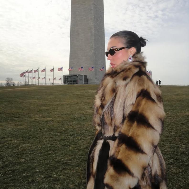 هكذا تلتقي جورجينا رودريغيز وياسمين صبري بإطلالات موضة تعكس الرفاهية.. بالصور