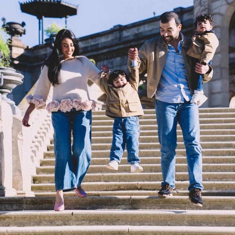 أسرة فرح الهادي تحتفل بعيد ميلادها في برشلونة