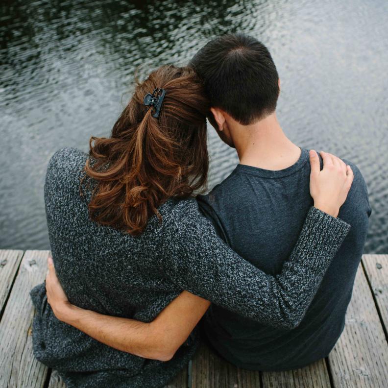 اعرفي الفرق بين الحب والتعلق العاطفي واحمي قلبك