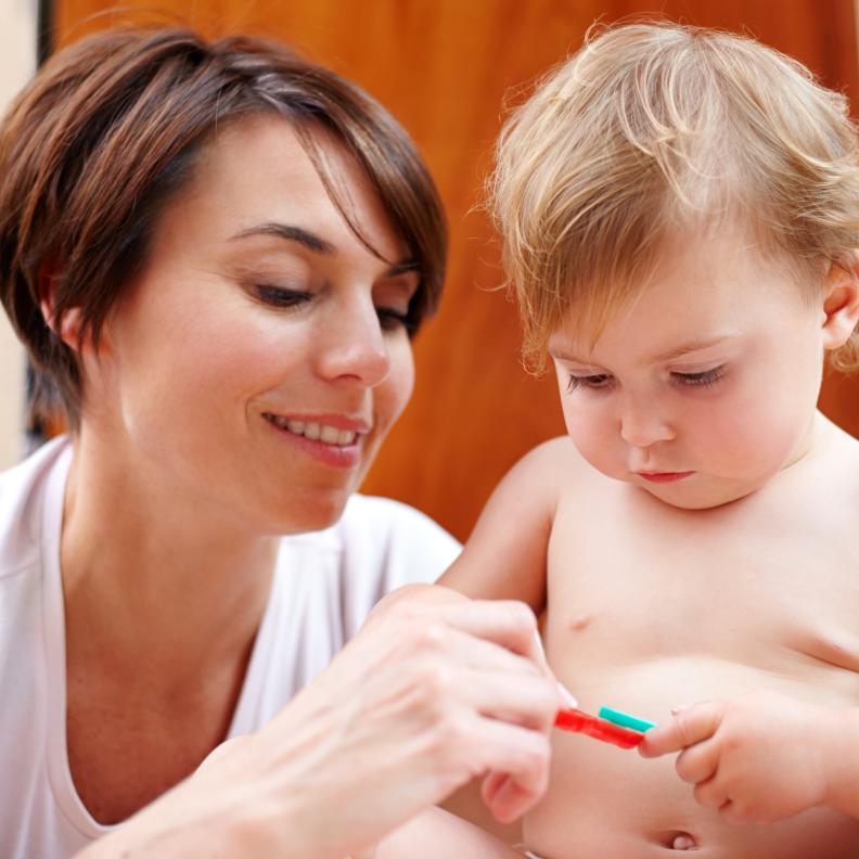 تربية الطفل الفضولي تحتاج إلى الصبر والإصغاء 