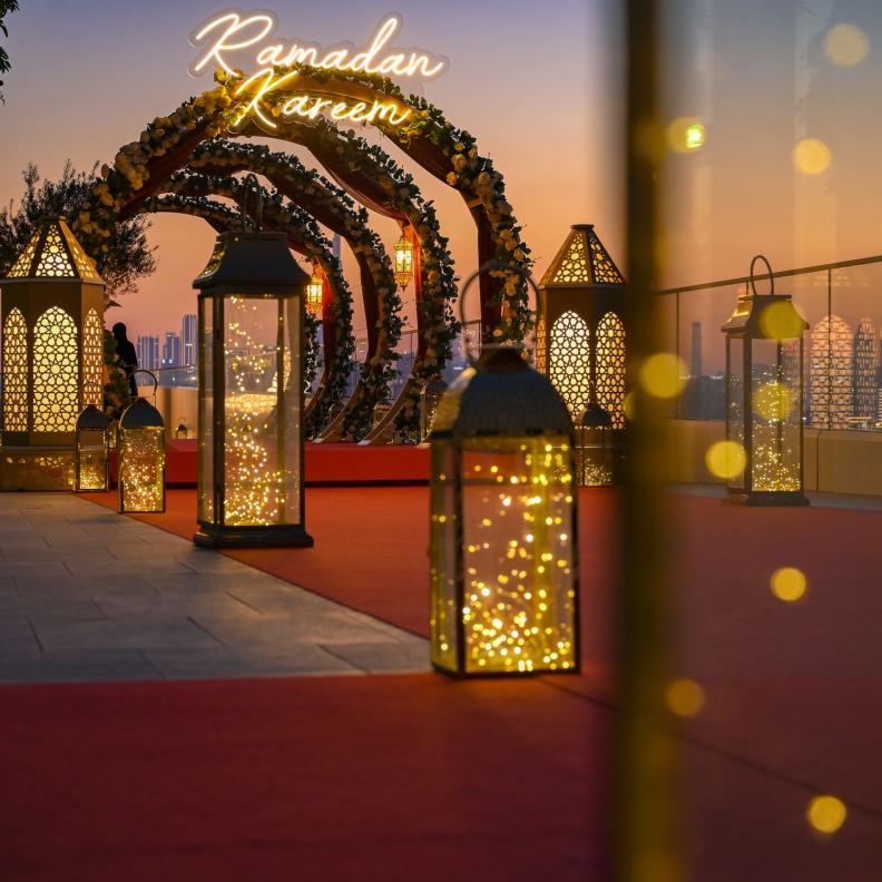 دبي تكشف عن تجارب تناول طعام متميزة احتفاء بالشهر الفضيل 