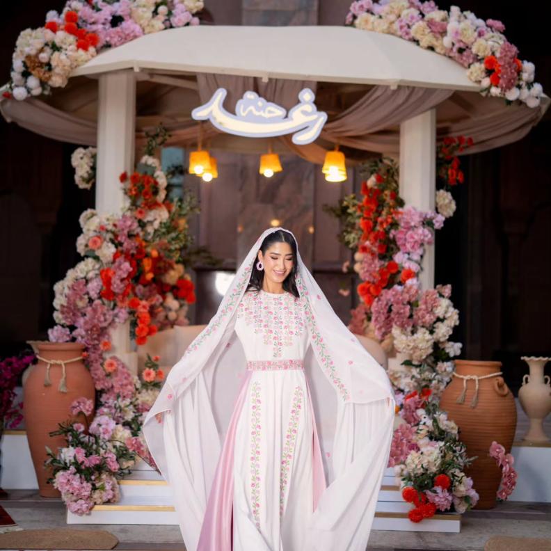 زينة مميزة وفستان حناء في أجدد حفلات الحناء 2026