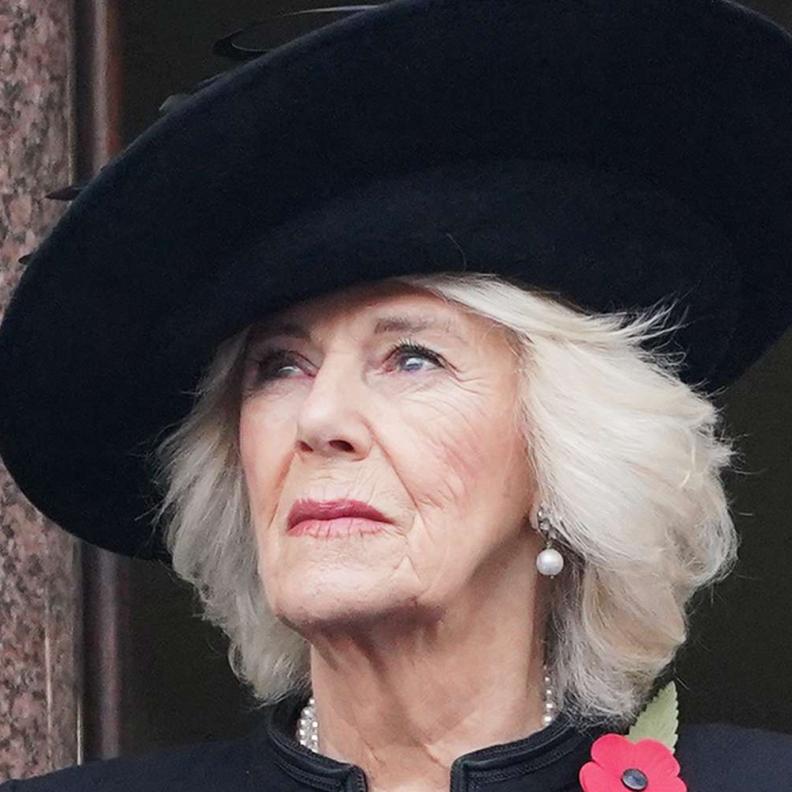 صمت الملكة كاميلا