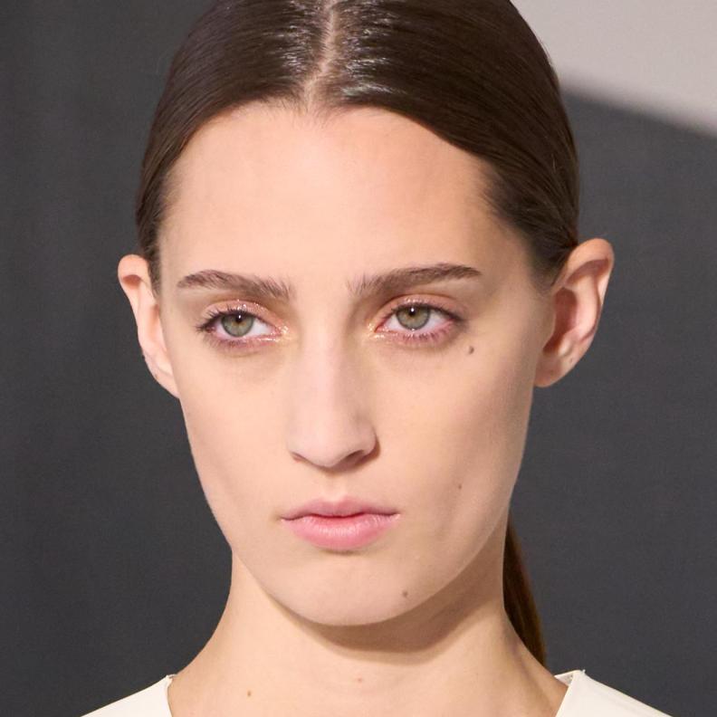 صورة رئيسية خبراء هي يقدمون علاجات طبية وطبيعية فعّالة للتخلص من الاسمرار حول الفم نهائيًا