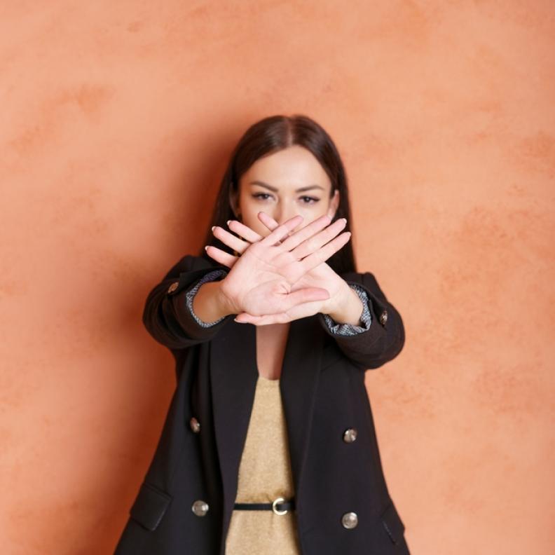 فن الرفض بامتنان كيف تحمين طاقتكِ الكامنة دون الشعور بالذنب؟