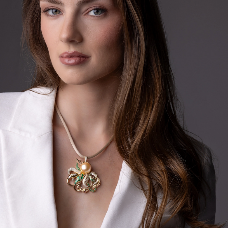 قلادة Guardian of the Seas من Mariyeh Ghelichkhani