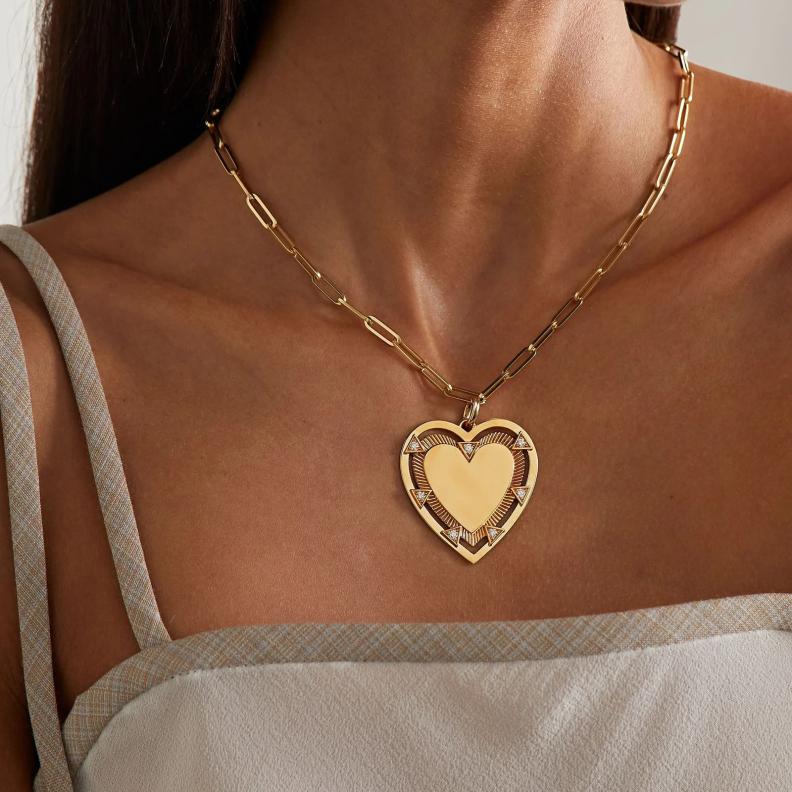 قلادة Heart Token Love من Foundrae