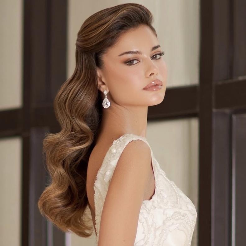 من التسريحات المنسدلة من مصففة الشعر رنا نزيه