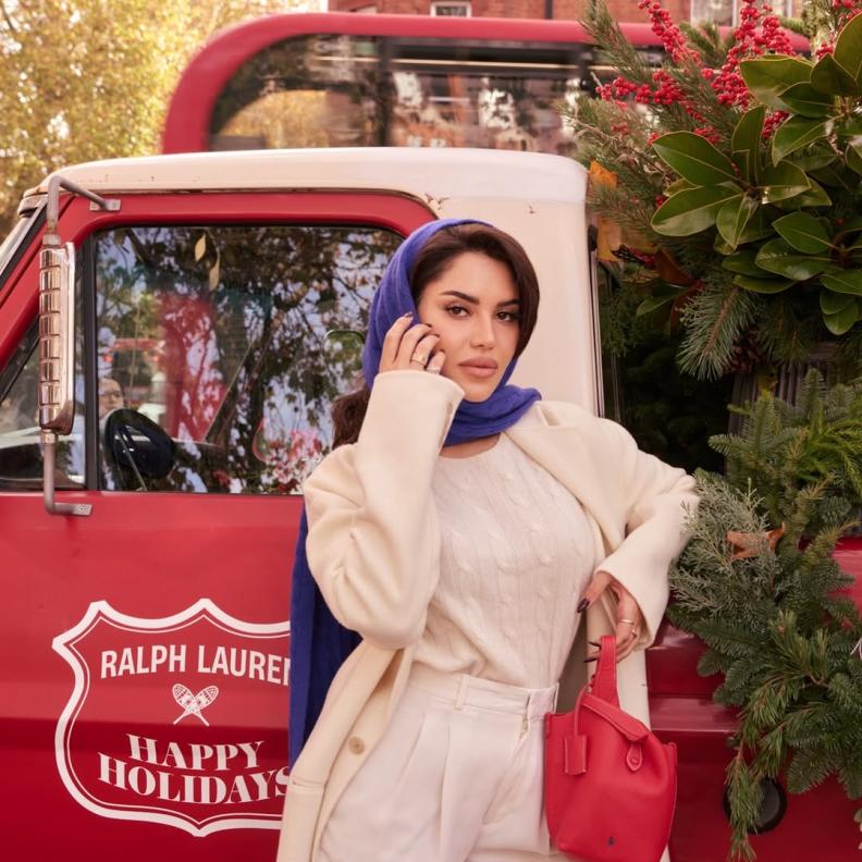 نجودالرميحي ببنطال كلاسيكي ومعطف أوفر سايز 