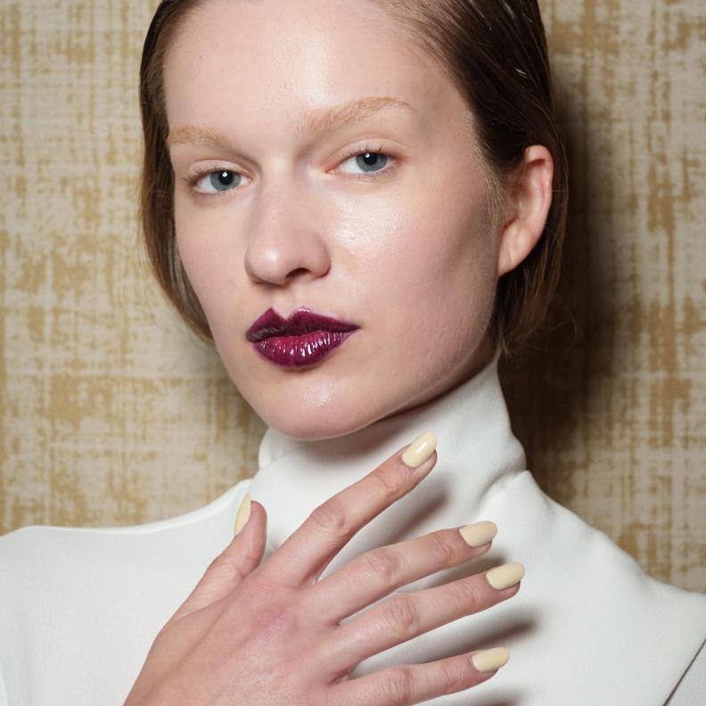 ألوان احمر الشفاه المخملي اللماع من دار Edeline Lee