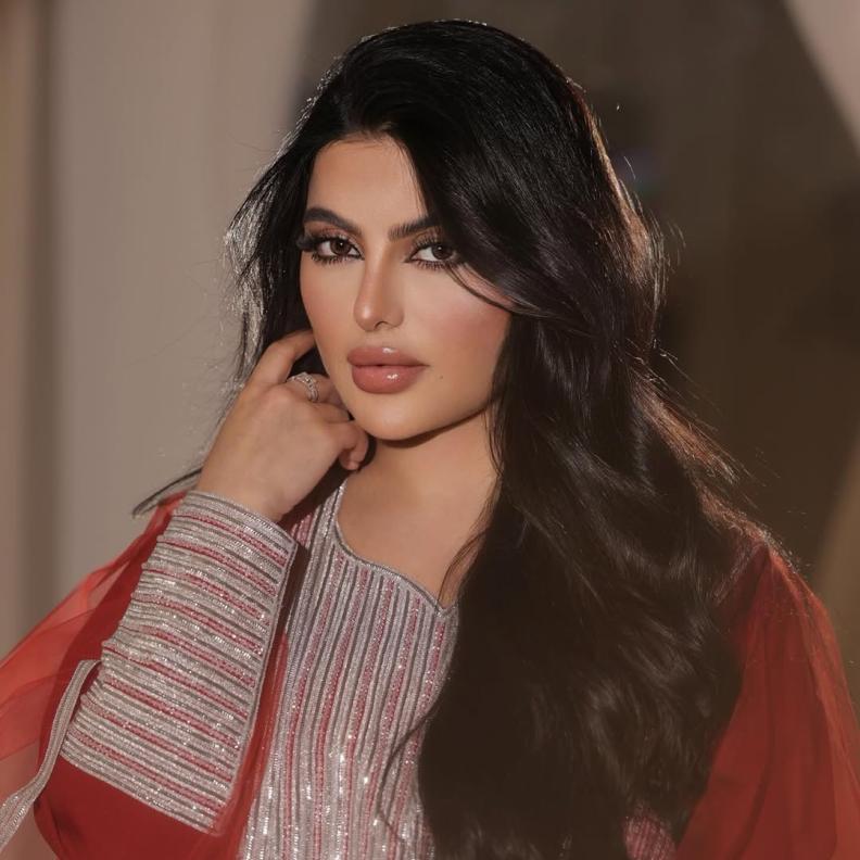 الاعلامية العراقية علياء الشمري