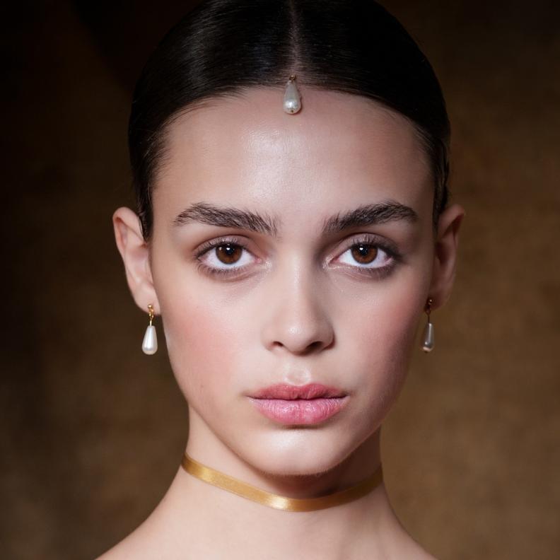 البرايمر أساسي للبشرة والرقبة من دار Zuhair Murad