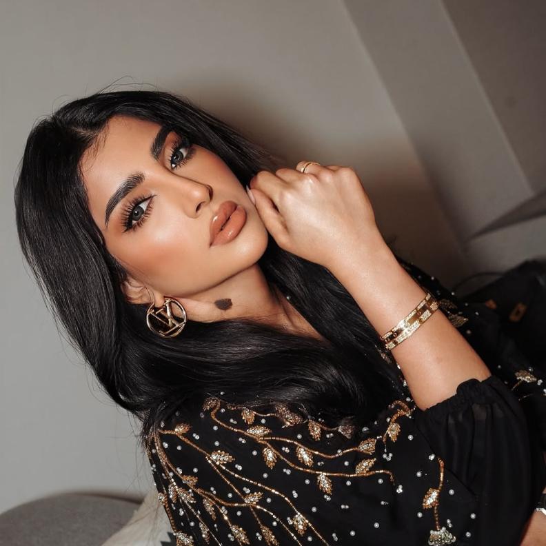 النجمة بثنية الرئيسي صورة من انستغرامها