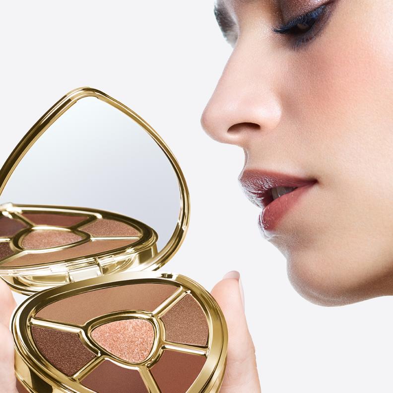 لوحة ظلال العيون EVER ICON – تدوم لمدة 10 ساعات وتمنح إطلالات بنهايات متعددة تناسب النهار والمساء من علامة Dolce&Gabbana