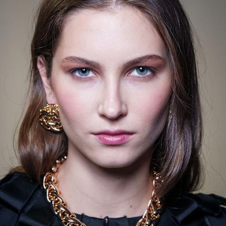 ميكروبليدينغ خط الشعر احدث تقنية لرسم الشعيرات على فروة الرأس