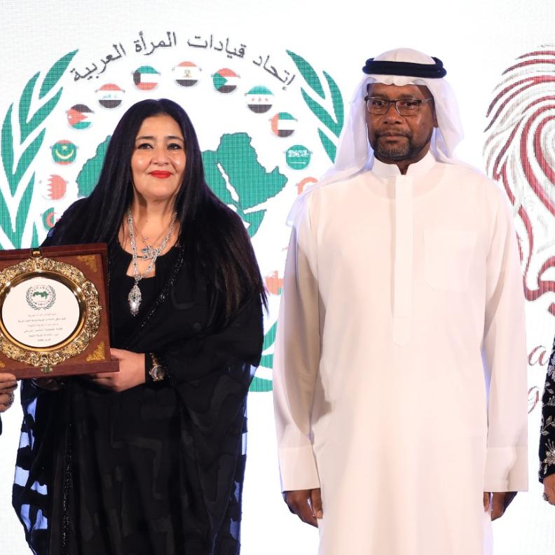شاليمار شربتلي تحصد "وسام المرأة الملهمة" عربياً وتطلق مبادرتها الفنية العالمية "بصمة شاليمار" من دبي