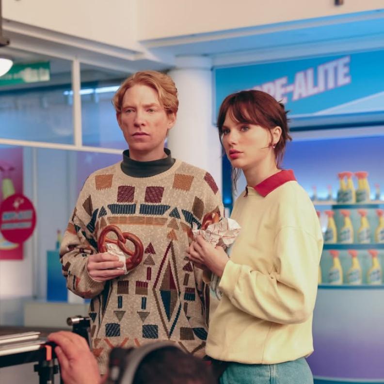 تايلور سويفت في كليب "Opalite"