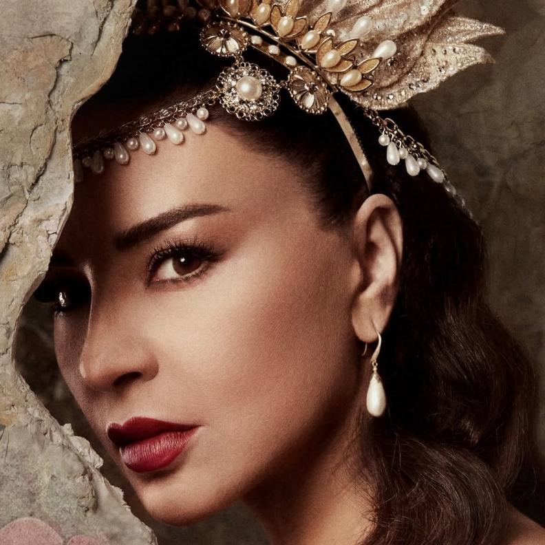  كيف جعلت ماغي بو غصن شعرها جزءًا من المسار الدرامي؟