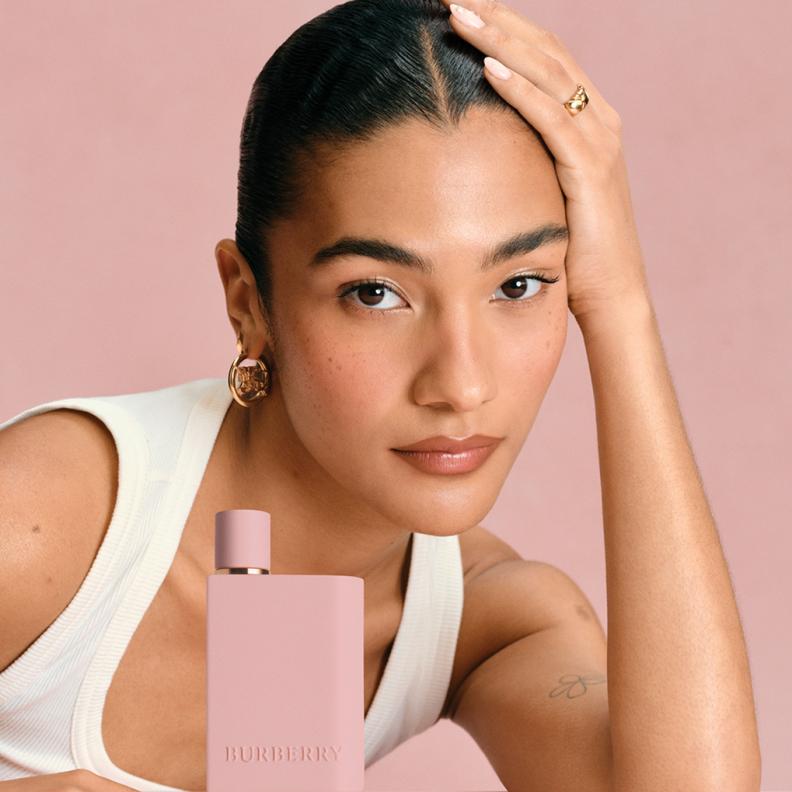 عطر Burberry Her Parfum: قصة حرية وأناقة بلمسة جريئة من لندن