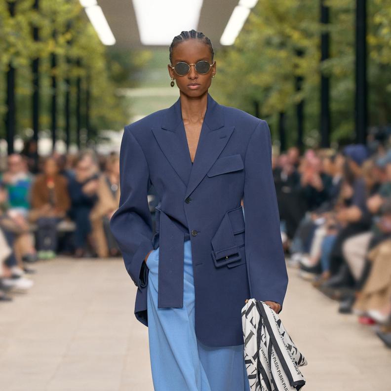 إطلالة من Celine