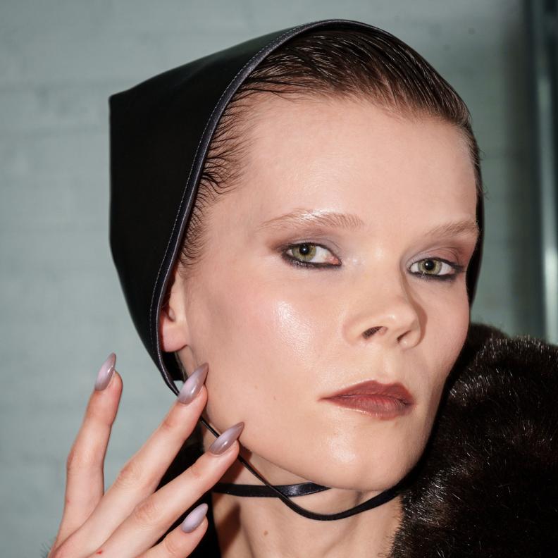 ألوان مناكير شتاء 2027 تغني عروض نيويورك