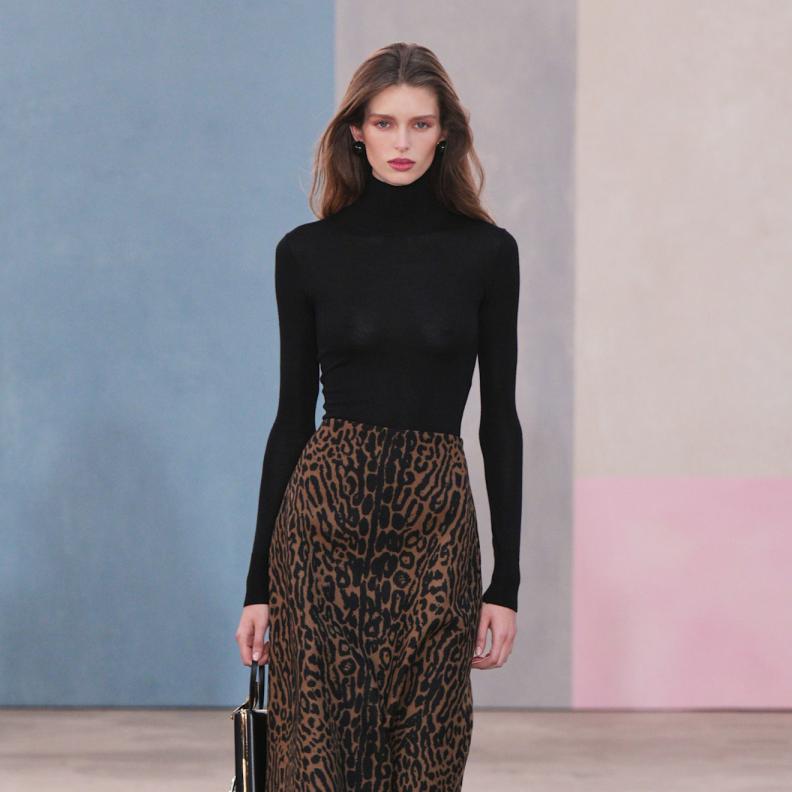  مجموعة كارولينا هيريرا لخريف 2026 تكريم للمرأة القوية والمثقفة