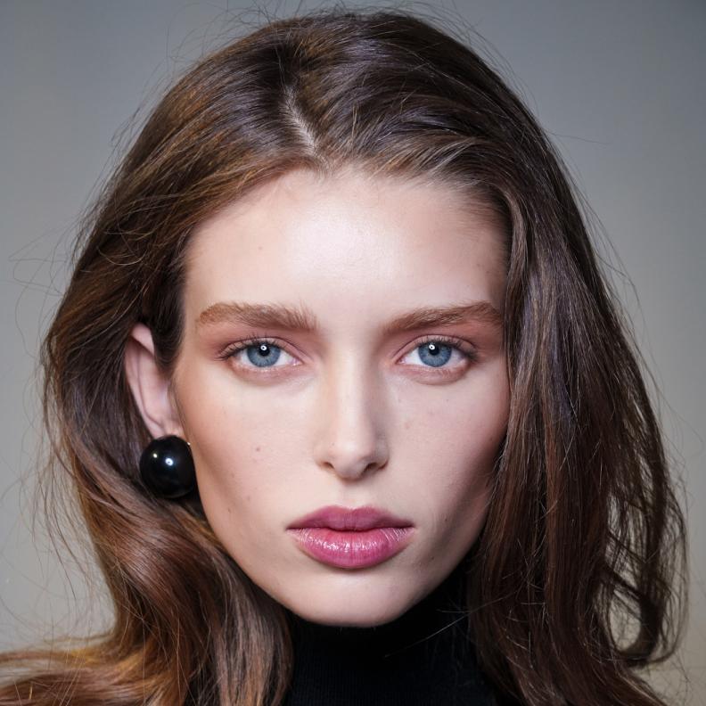 المكياج المشرق في الشتاء علامة فارقة في أسبوع الموضة في نيويورك