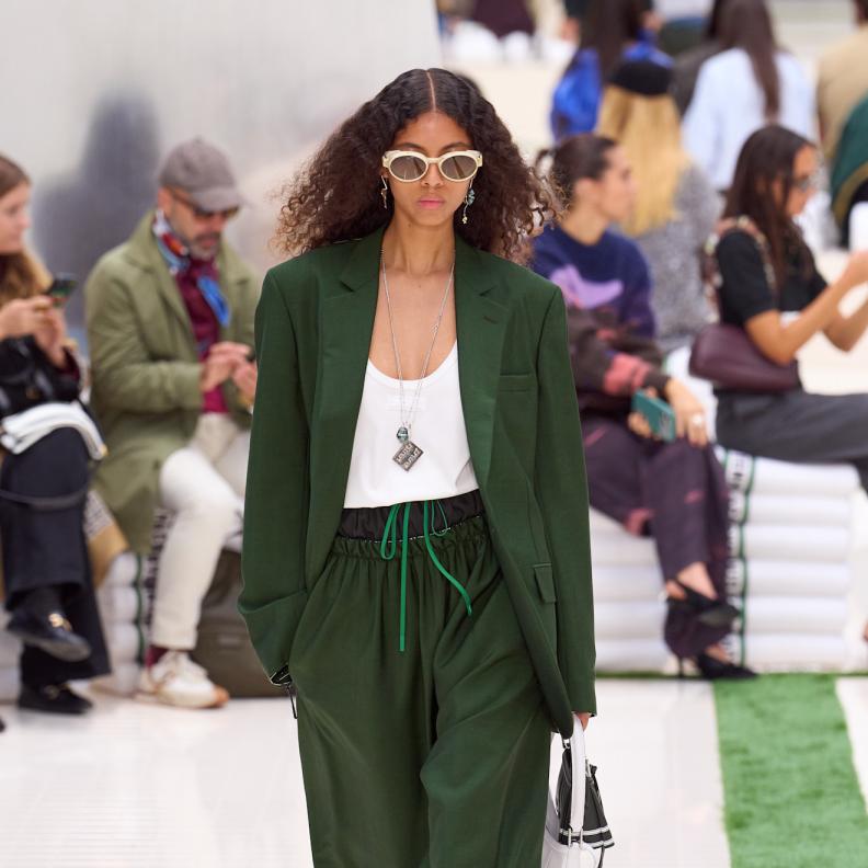 إطلالة من Lacoste