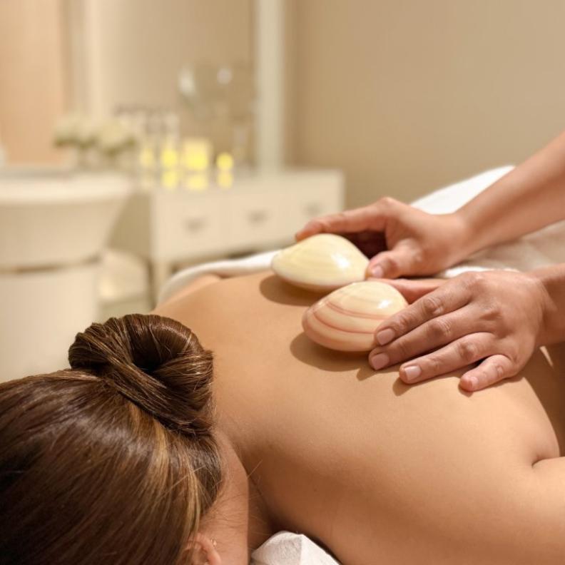 امنحي نفسكِ فرصة الاستمتاع بجلسة تدليك صحية ومتكاملة مع Lava Shell Treatment  PAUSE SPA