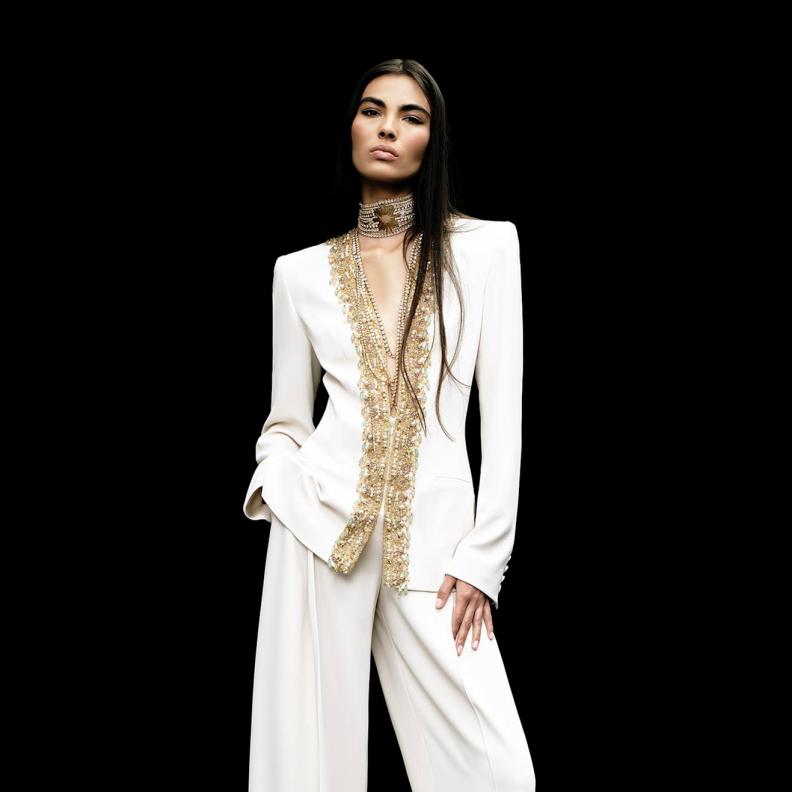 موضة البدلات البيضاء العصرية والكلاسيكية في المواسم المقبلة