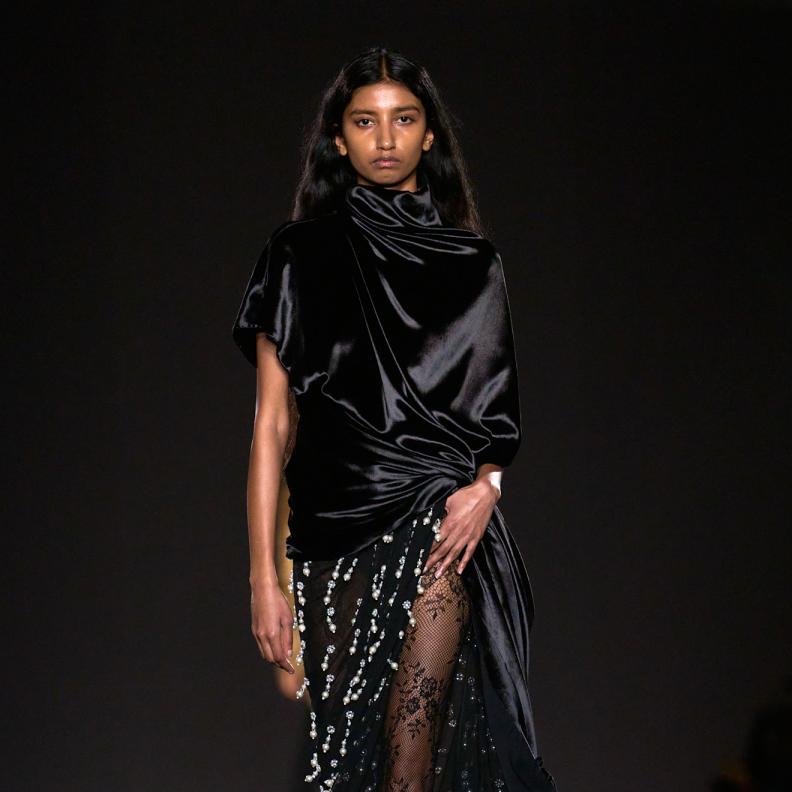 حكاية الأمل العابر للحدود في مجموعة Prabal Gurung خريف وشتاء 2026 للملابس الجاهزة