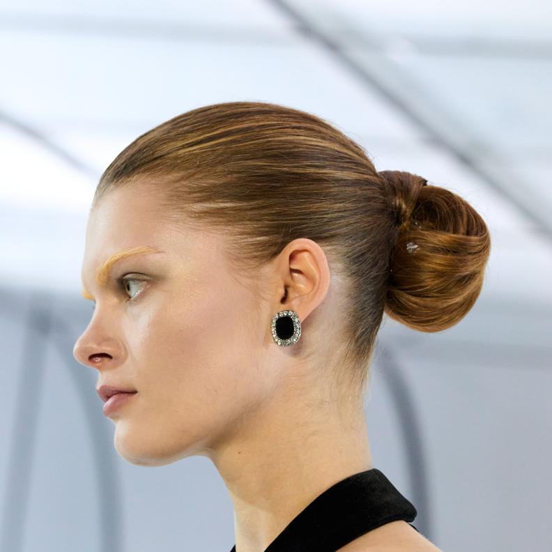 تسريحات شعر بين الناعمة والجريئة مباشرة من عروض شتاء 2027