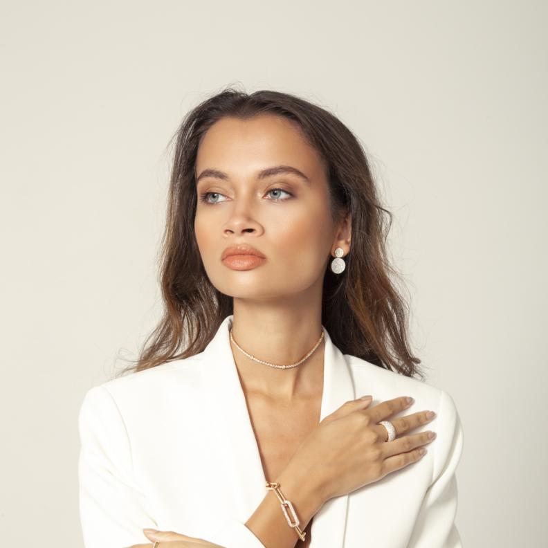 STONE… حين تتحوّل الفخامة الهادئة إلى توقيع أنثوي خالد