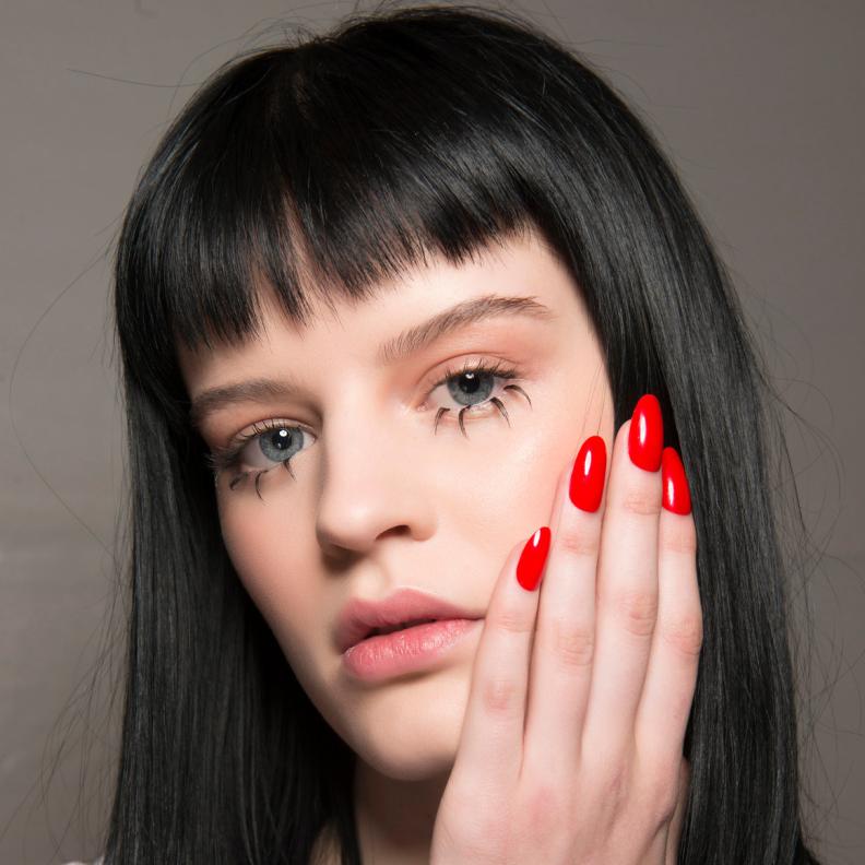 مناكير احمر من دار Scott bbt