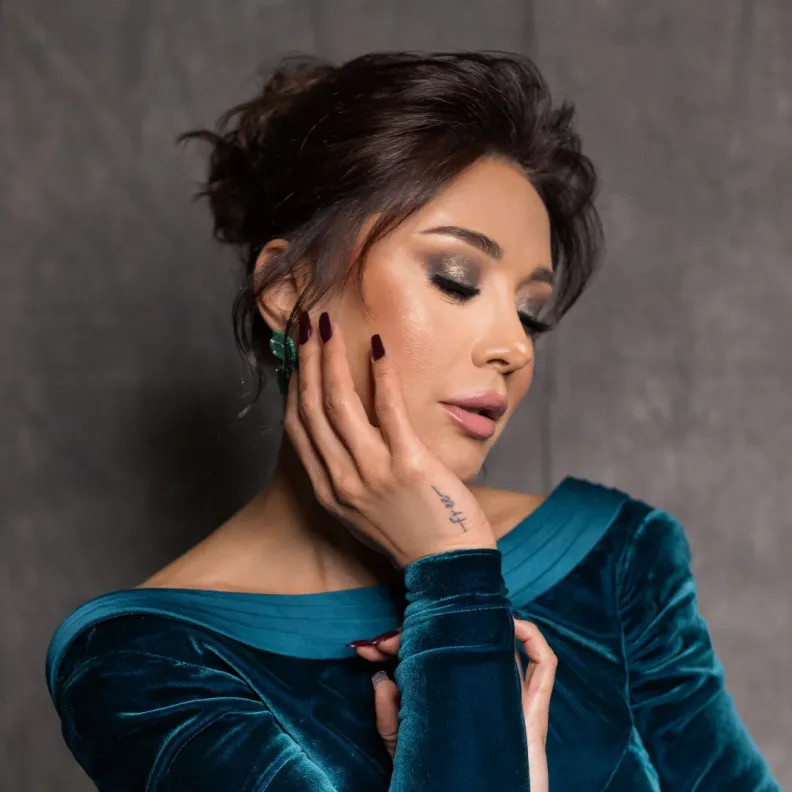 كاريس بشار نجمة مسلسل " بخمس أرواح" مثال للجمال الشرقي بمكياجها الساحر