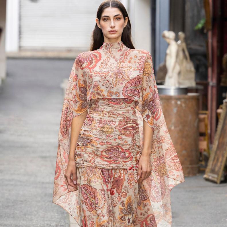 ألوان تميز الفساتين الشرقية من Ungaro 