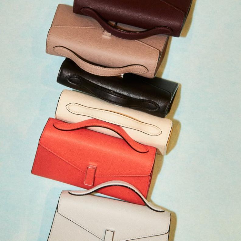 فاليكسترا تقدم إيفولفنج آركيتكتشر