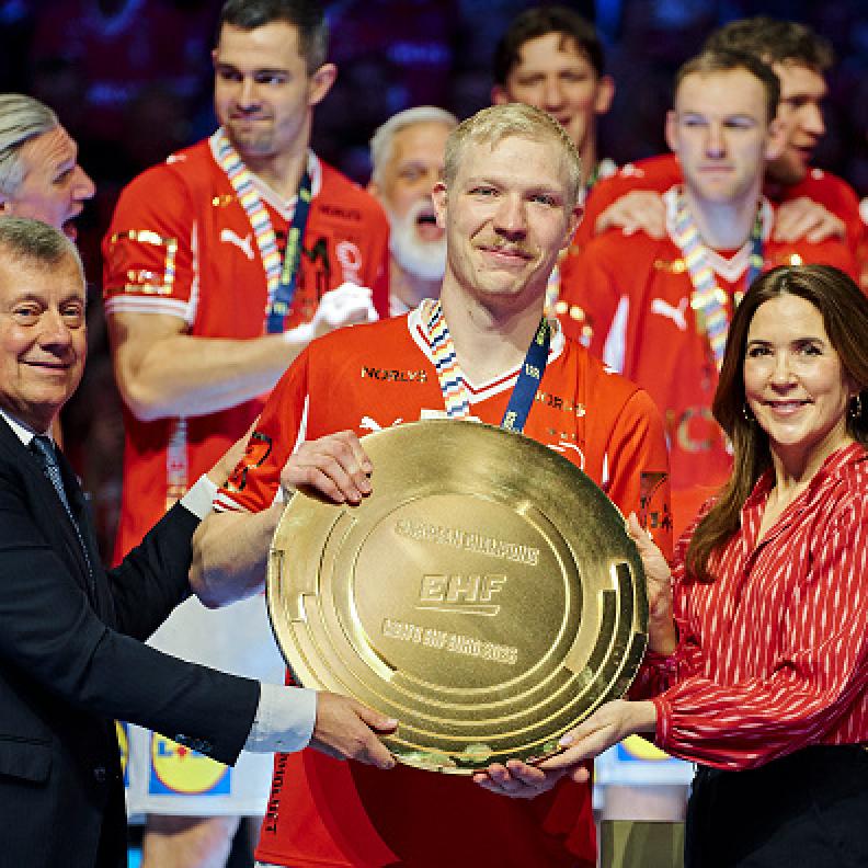 نظارات الملكة ماري.. مرحلة جديدة من الأناقة الملكية والثقة