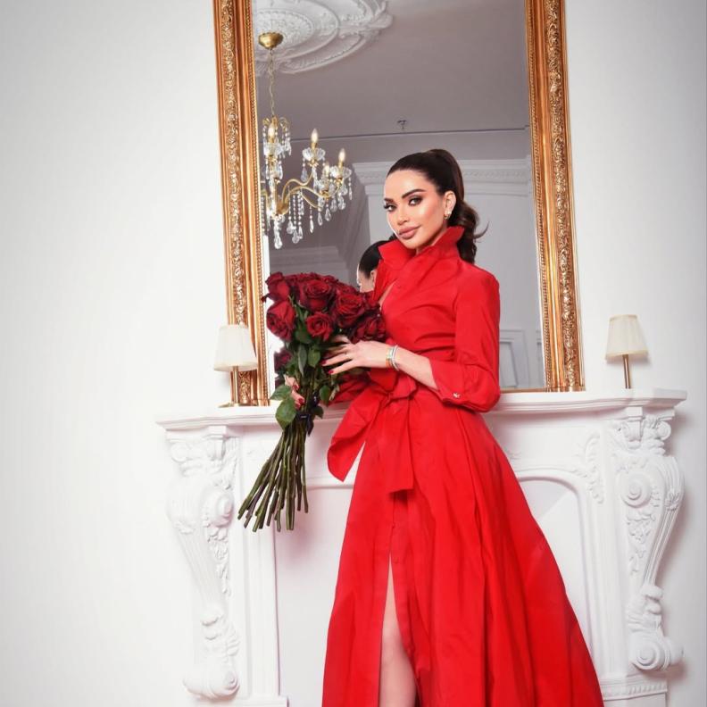 داليدا خليل بفستان باللون الأحمر