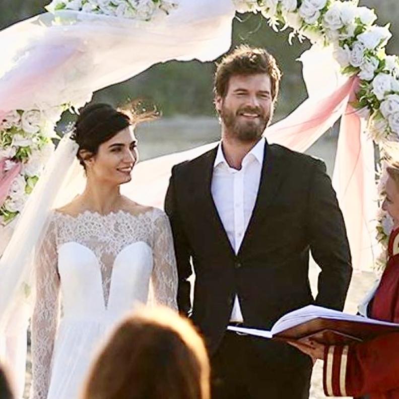 النجمة التركية توبا بويوكوستن